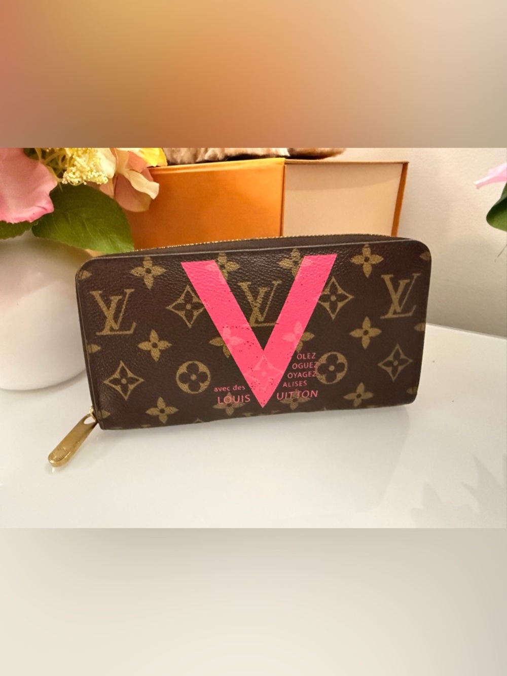Louis Vuitton monogram V zippy wallet Limited Edition